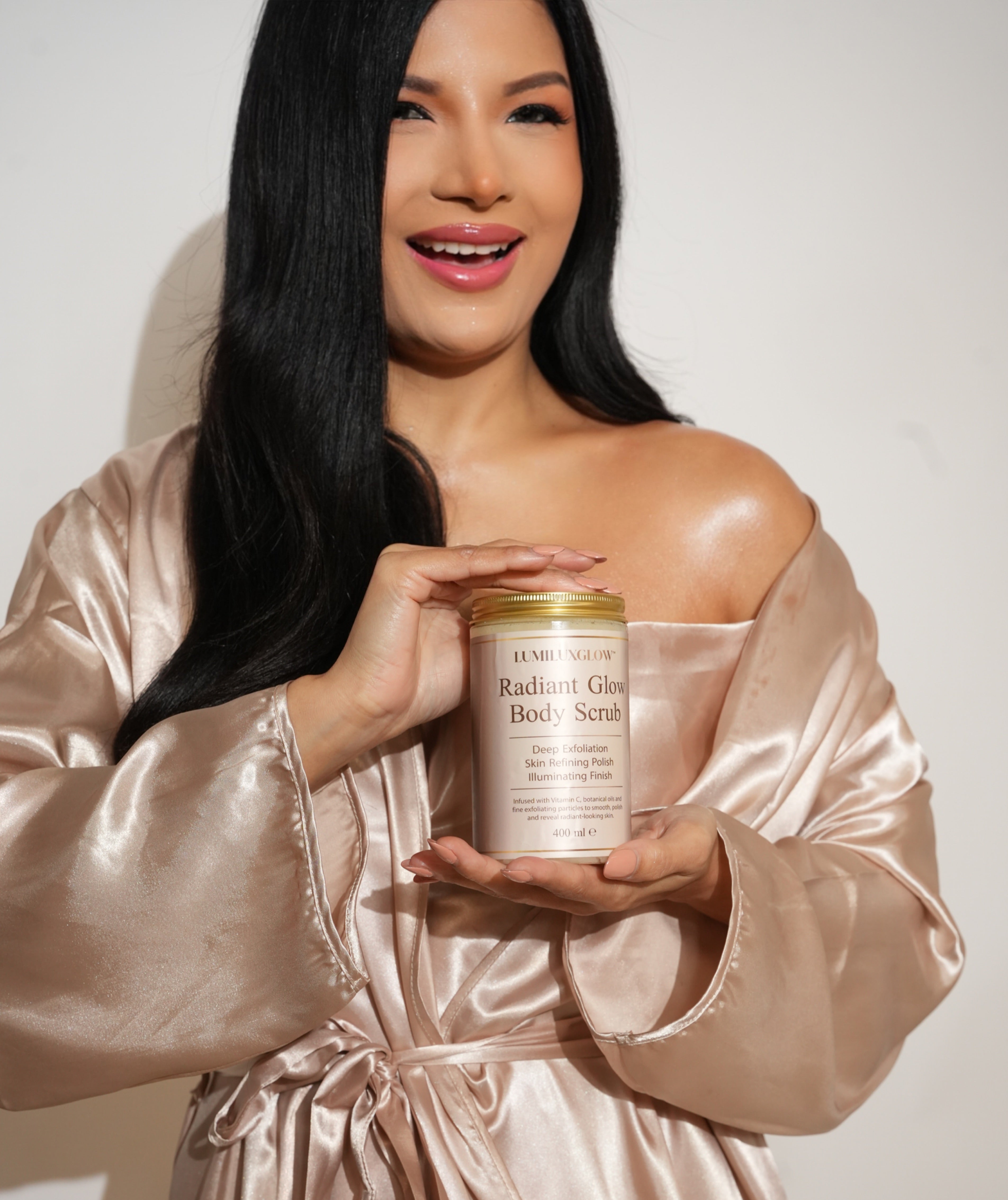Glow Refining Vitamin C Body Scrub – 400ml