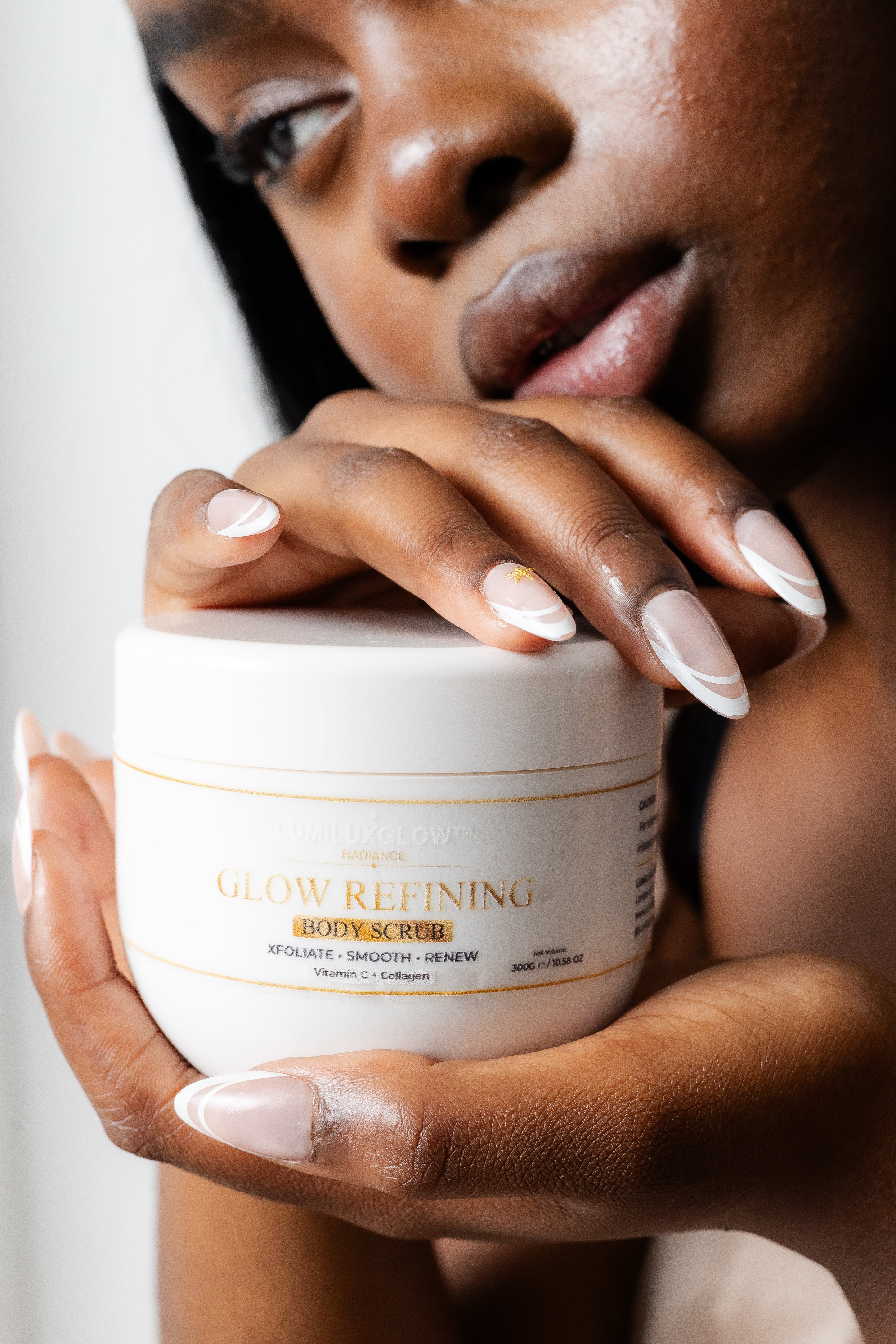 GLOW REFINING BODY SCRUB